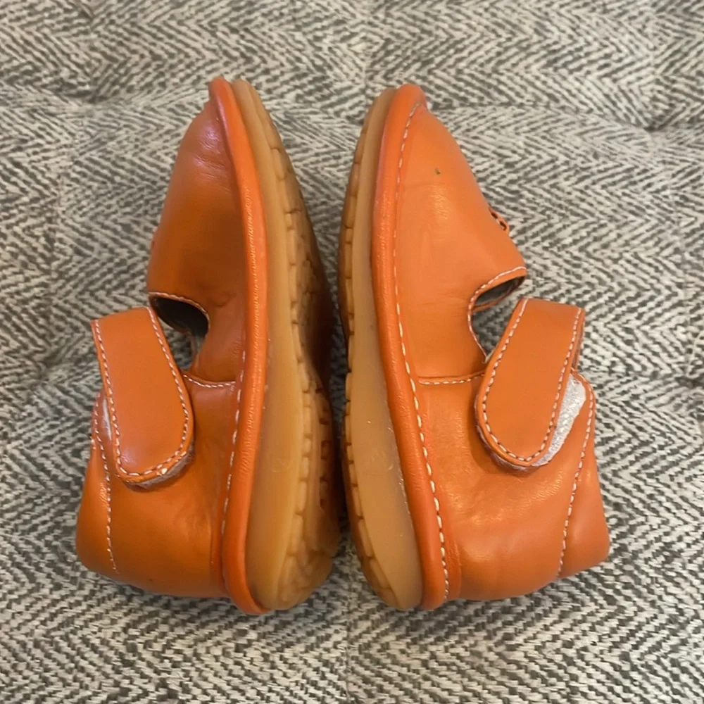 Lanicakes squeaking shoes size 4